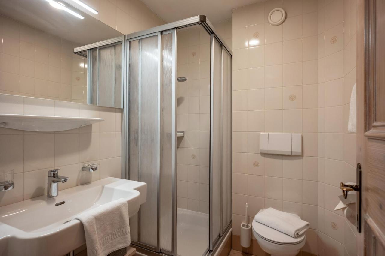 Hotel Schmiedboden Oberndorf in Tirol Buitenkant foto