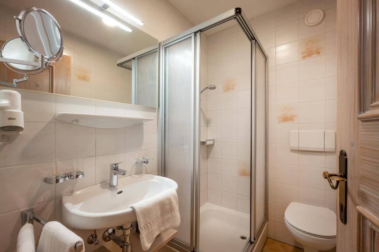 Hotel Schmiedboden Oberndorf in Tirol Buitenkant foto
