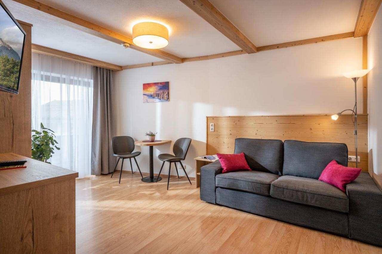 Hotel Schmiedboden Oberndorf in Tirol Buitenkant foto